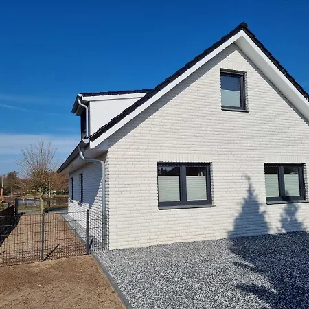 Holiday home Wellnessoase Hafenblick Walchum